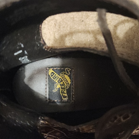 Shoes - Picture 6 of 7